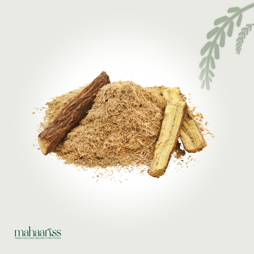 Pile of mace powder with whole mace pieces on a light background, featuring the 'maharajiss' brand.
